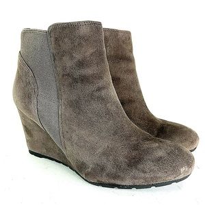 Clarks Artisan Womens Suede Wedge Ankle Booties 6